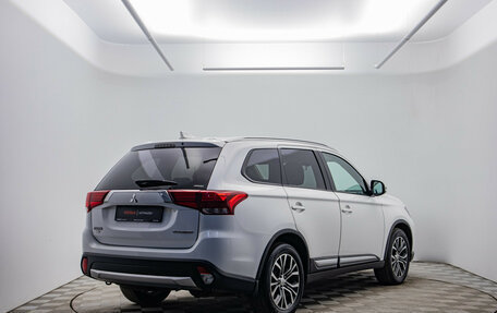 Mitsubishi Outlander III рестайлинг 3, 2018 год, 1 700 000 рублей, 5 фотография