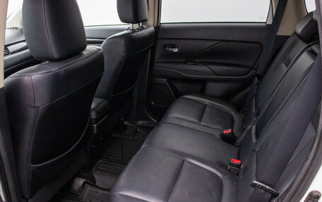 Mitsubishi Outlander III рестайлинг 3, 2018 год, 1 700 000 рублей, 11 фотография