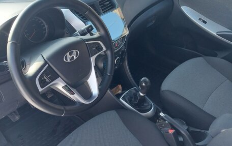 Hyundai Solaris II рестайлинг, 2011 год, 650 000 рублей, 6 фотография