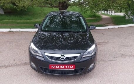 Opel Astra J, 2011 год, 850 000 рублей, 1 фотография