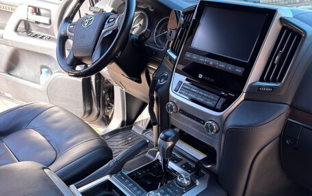 Toyota Land Cruiser 200, 2019 год, 8 700 000 рублей, 4 фотография
