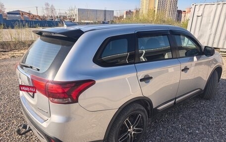 Mitsubishi Outlander III рестайлинг 3, 2018 год, 1 650 000 рублей, 2 фотография