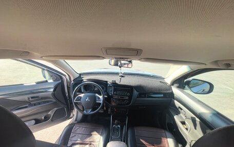 Mitsubishi Outlander III рестайлинг 3, 2018 год, 1 650 000 рублей, 11 фотография