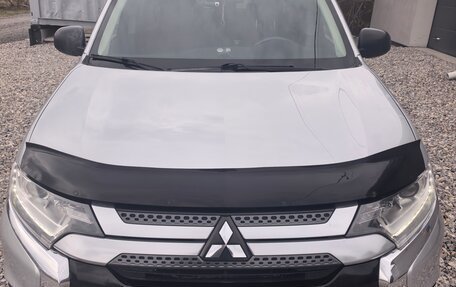 Mitsubishi Outlander III рестайлинг 3, 2018 год, 1 650 000 рублей, 7 фотография