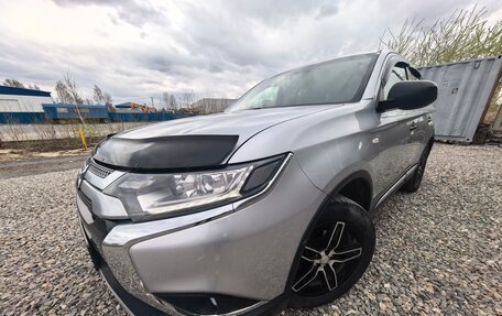 Mitsubishi Outlander III рестайлинг 3, 2018 год, 1 650 000 рублей, 8 фотография