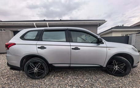 Mitsubishi Outlander III рестайлинг 3, 2018 год, 1 650 000 рублей, 9 фотография