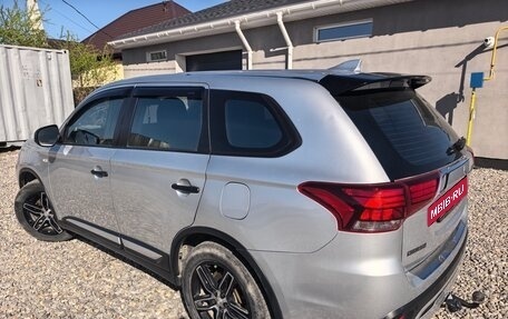 Mitsubishi Outlander III рестайлинг 3, 2018 год, 1 650 000 рублей, 3 фотография