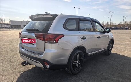 Mitsubishi Outlander III рестайлинг 3, 2018 год, 1 650 000 рублей, 13 фотография