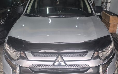 Mitsubishi Outlander III рестайлинг 3, 2018 год, 1 650 000 рублей, 5 фотография