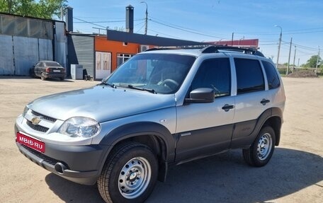 Chevrolet Niva I рестайлинг, 2018 год, 740 000 рублей, 2 фотография