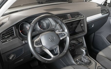 Volkswagen Tiguan II, 2021 год, 2 844 400 рублей, 5 фотография
