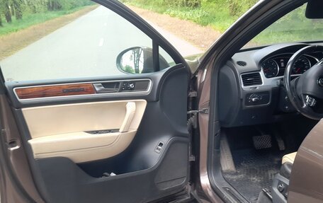 Volkswagen Touareg III, 2010 год, 1 850 000 рублей, 2 фотография