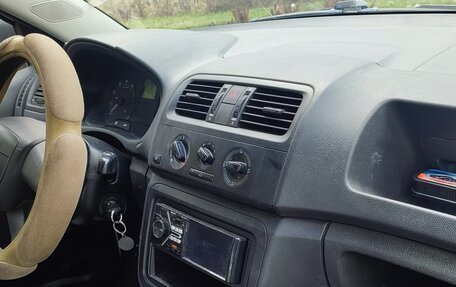 Skoda Fabia II, 2010 год, 355 000 рублей, 13 фотография
