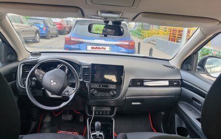 Mitsubishi Outlander III рестайлинг 3, 2019 год, 1 950 000 рублей, 2 фотография