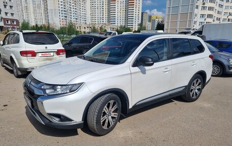 Mitsubishi Outlander III рестайлинг 3, 2019 год, 1 950 000 рублей, 6 фотография
