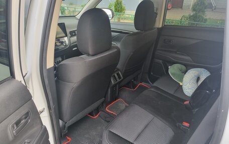 Mitsubishi Outlander III рестайлинг 3, 2019 год, 1 950 000 рублей, 4 фотография