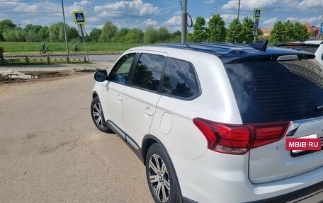 Mitsubishi Outlander III рестайлинг 3, 2019 год, 1 950 000 рублей, 8 фотография