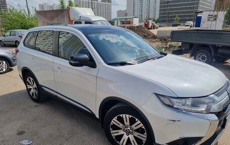 Mitsubishi Outlander III рестайлинг 3, 2019 год, 1 950 000 рублей, 11 фотография