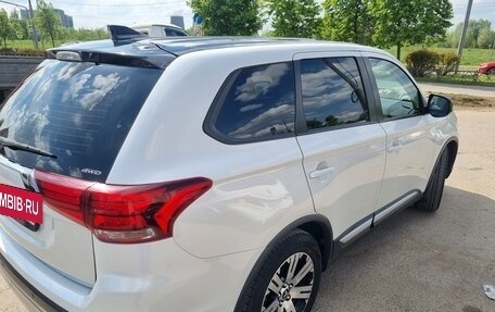 Mitsubishi Outlander III рестайлинг 3, 2019 год, 1 950 000 рублей, 9 фотография