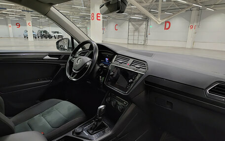 Volkswagen Tiguan II, 2018 год, 3 100 000 рублей, 13 фотография