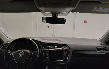 Volkswagen Tiguan II, 2017 год, 2 388 000 рублей, 17 фотография
