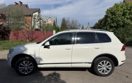Volkswagen Touareg III, 2011 год, 1 750 000 рублей, 2 фотография