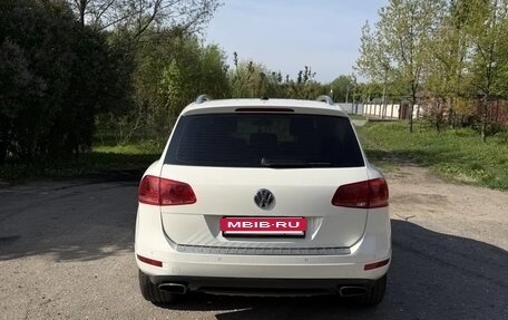 Volkswagen Touareg III, 2011 год, 1 750 000 рублей, 4 фотография