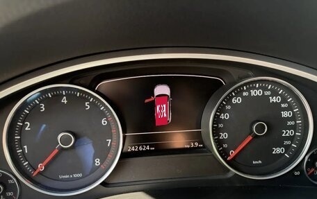Volkswagen Touareg III, 2011 год, 1 750 000 рублей, 8 фотография
