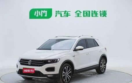Volkswagen T-Roc I, 2022 год, 1 447 000 рублей, 1 фотография