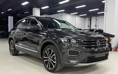 Volkswagen T-Roc I, 2022 год, 1 850 000 рублей, 1 фотография