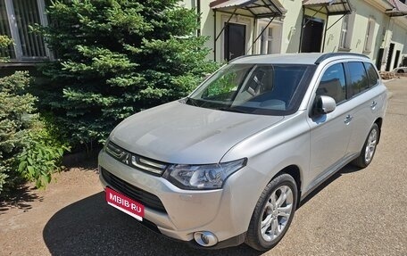 Mitsubishi Outlander III рестайлинг 3, 2013 год, 1 550 000 рублей, 1 фотография