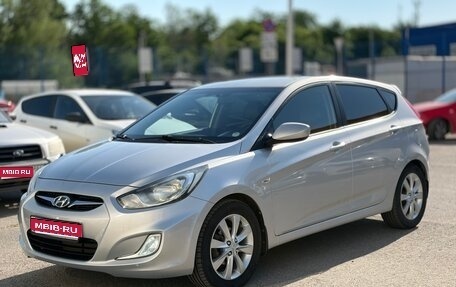Hyundai Solaris II рестайлинг, 2011 год, 800 000 рублей, 1 фотография