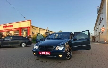 Mercedes-Benz C-Класс, 2003 год, 630 000 рублей, 1 фотография