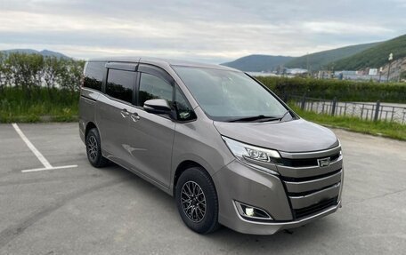 Toyota Noah III, 2021 год, 2 150 000 рублей, 1 фотография