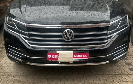 Volkswagen Touareg III, 2019 год, 5 300 000 рублей, 1 фотография