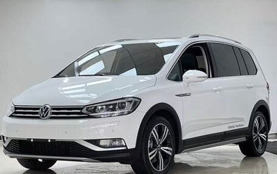 Volkswagen Touran III, 2022 год, 2 000 000 рублей, 1 фотография