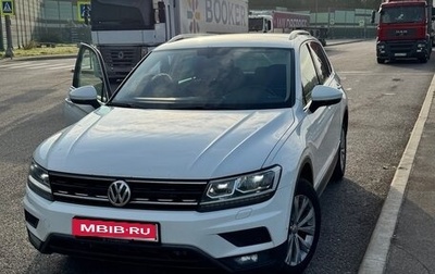 Volkswagen Tiguan II, 2018 год, 2 400 000 рублей, 1 фотография