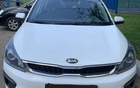 KIA Rio IV, 2018 год, 1 550 000 рублей, 1 фотография