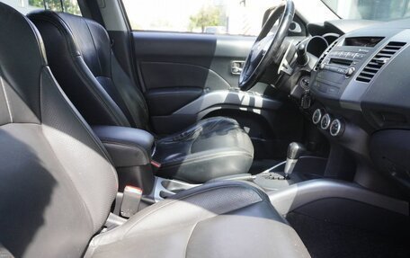 Mitsubishi Outlander III рестайлинг 3, 2008 год, 1 063 000 рублей, 11 фотография