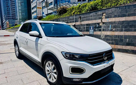 Volkswagen T-Roc I, 2023 год, 1 300 000 рублей, 3 фотография