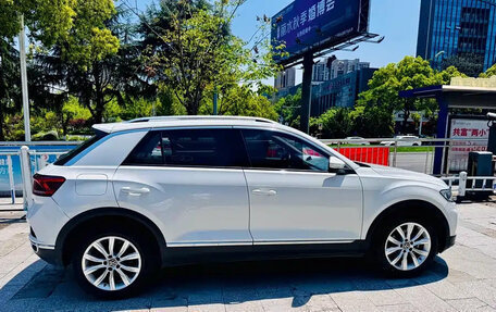 Volkswagen T-Roc I, 2023 год, 1 300 000 рублей, 4 фотография