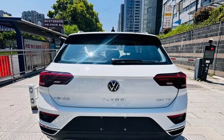 Volkswagen T-Roc I, 2023 год, 1 300 000 рублей, 6 фотография