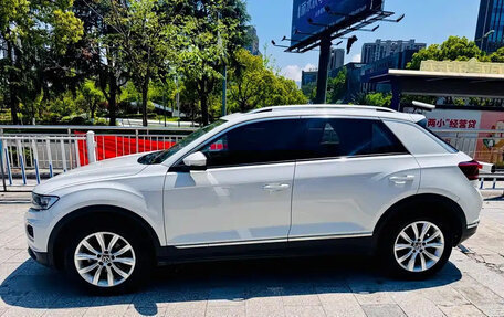 Volkswagen T-Roc I, 2023 год, 1 300 000 рублей, 7 фотография