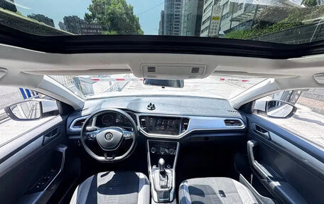 Volkswagen T-Roc I, 2023 год, 1 300 000 рублей, 8 фотография