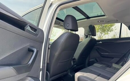 Volkswagen T-Roc I, 2022 год, 1 863 000 рублей, 7 фотография