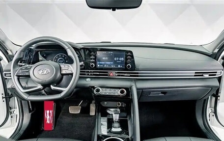 Hyundai Elantra, 2022 год, 1 155 000 рублей, 8 фотография
