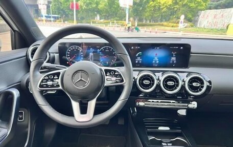 Mercedes-Benz A-Класс, 2022 год, 1 943 000 рублей, 10 фотография