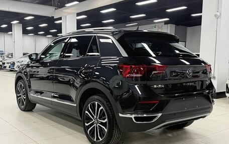 Volkswagen T-Roc I, 2022 год, 1 850 000 рублей, 3 фотография