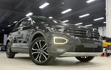 Volkswagen T-Roc I, 2022 год, 1 850 000 рублей, 12 фотография