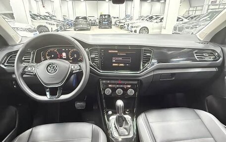 Volkswagen T-Roc I, 2022 год, 1 850 000 рублей, 2 фотография